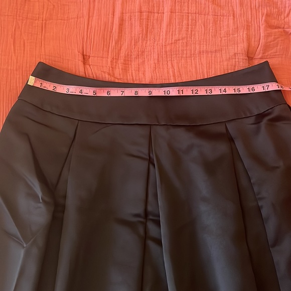 Pleated skirt - Picture 2 of 3